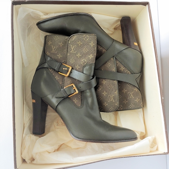 Louis Vuitton Monogram Pointed-Toe Booties - Picture 9 of 12